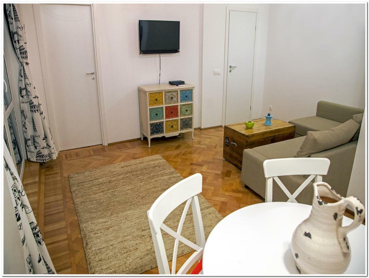 Skyview Old Town Apartment Bukarest Eksteriør billede